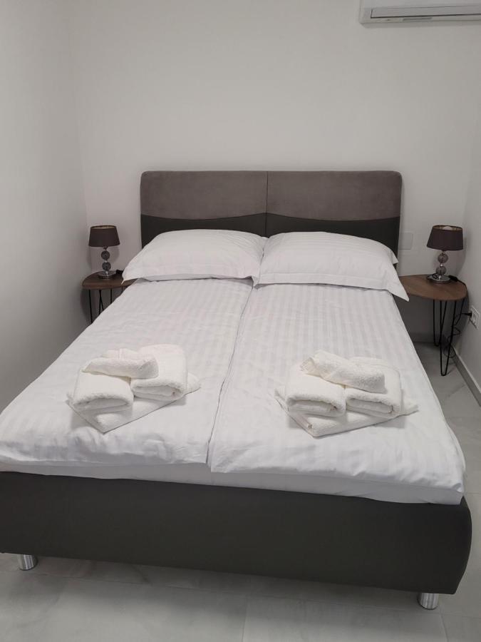 Harizma Apartment Primosten Bagian luar foto