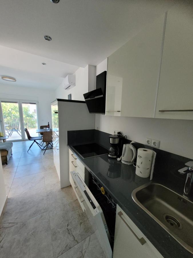 Harizma Apartment Primosten Bagian luar foto