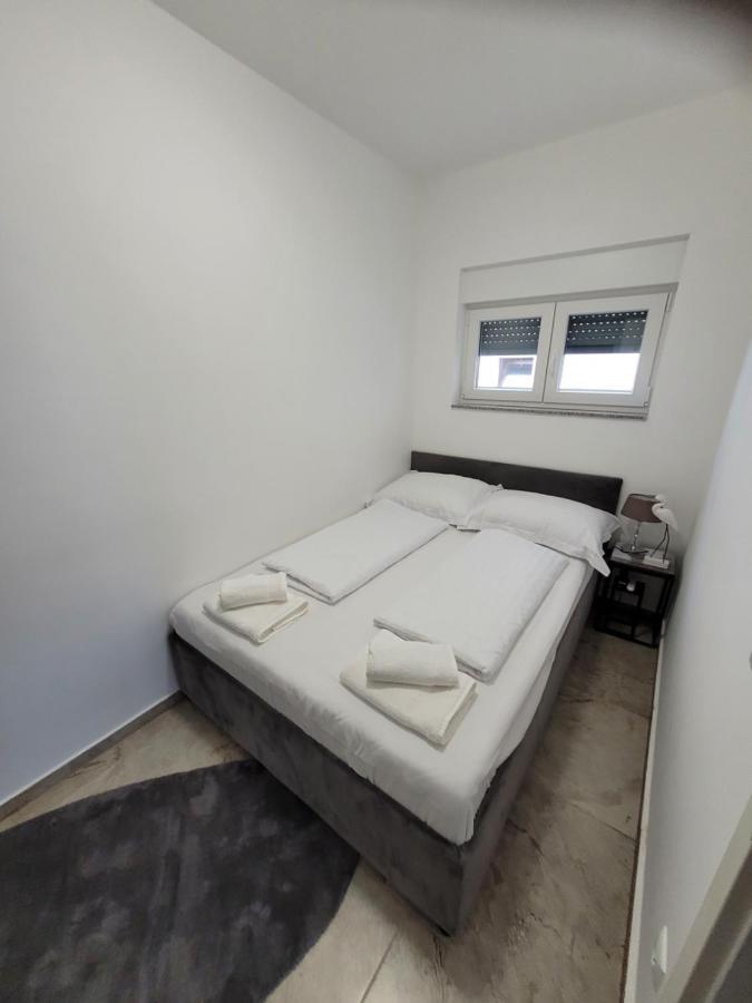 Harizma Apartment Primosten Bagian luar foto