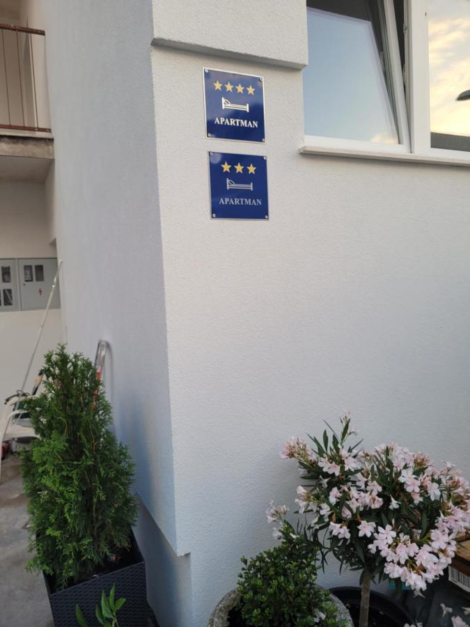 Harizma Apartment Primosten Bagian luar foto