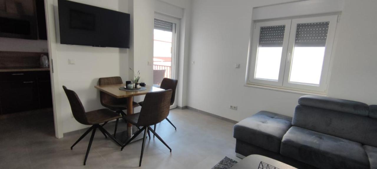 Harizma Apartment Primosten Bagian luar foto