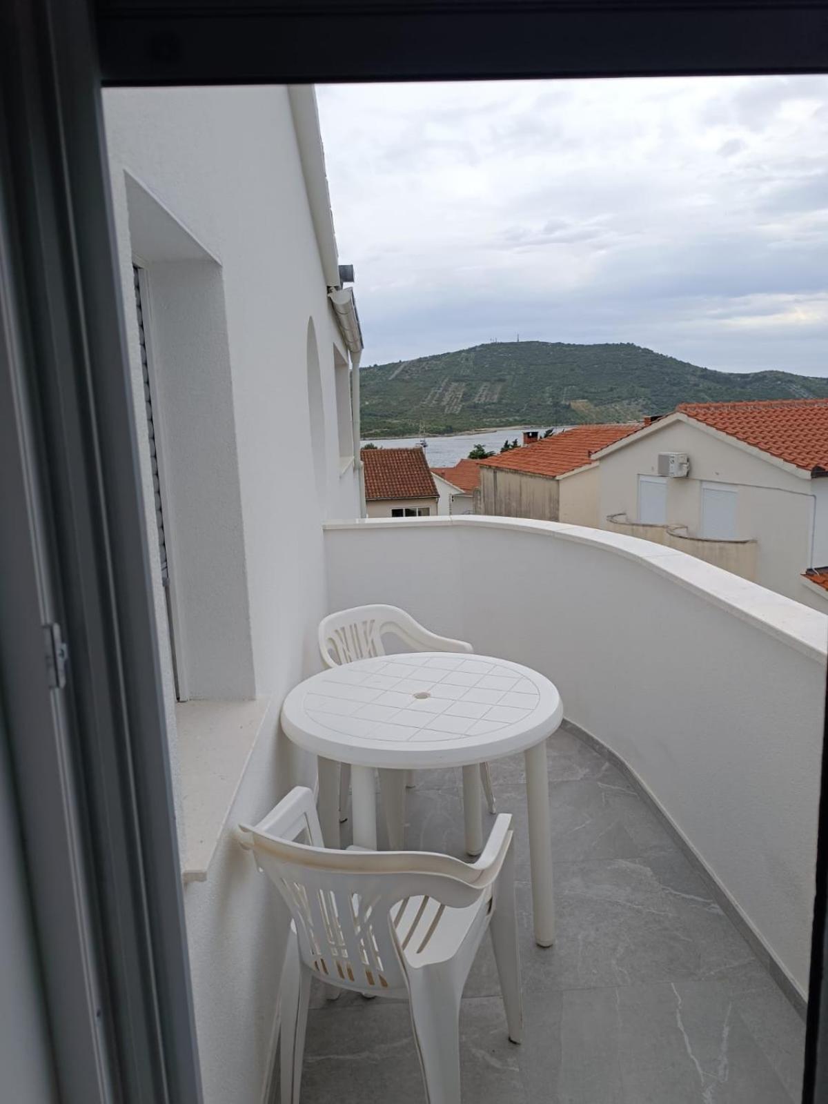 Harizma Apartment Primosten Bagian luar foto
